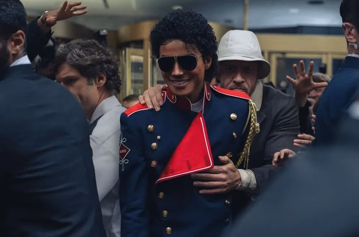 Jaafar Jackson tái hiện hình ảnh Michael Jackson đầy mê hoặc bên cạnh KeiLyn Durrel Jones - Ảnh: Lionsgate