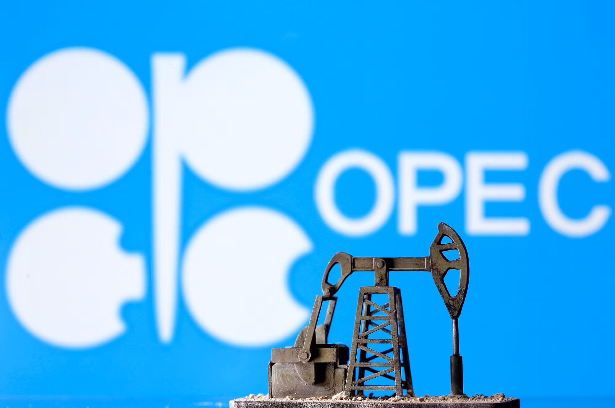 Sự rạn nứt trong nội bộ OPEC+ có thể dẫn đến những biến động khó lường về giá dầu thô (Ảnh: Reuters)