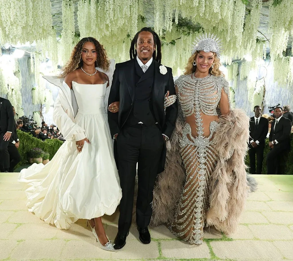 Blue Ivy Carter chính thức ra mắt thảm đỏ Met Gala, đánh dấu bước chuyển mình từ sao nhí sang biểu tượng thời trang thiếu niên