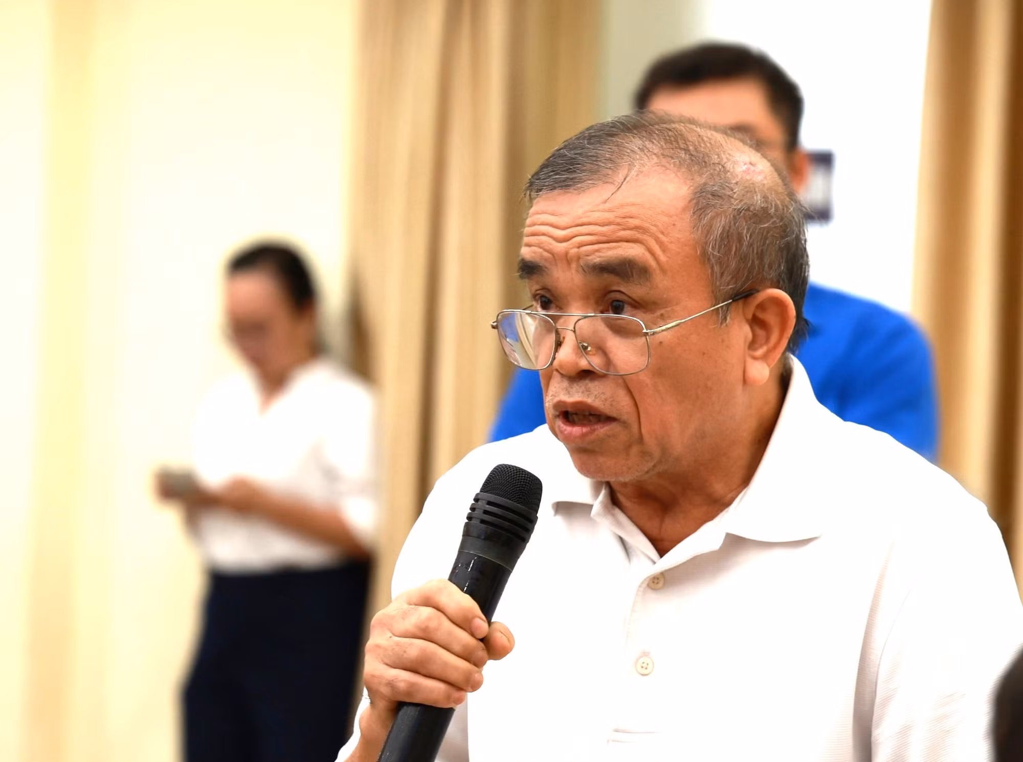 Cử tri TPHCM trực tiếp đóng góp ý kiến về những bất cập trong hạ tầng giao thông đô thị.