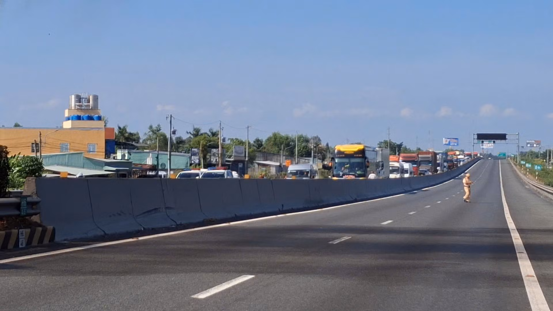 Hiện trường vụ cháy xe trên cao tốc