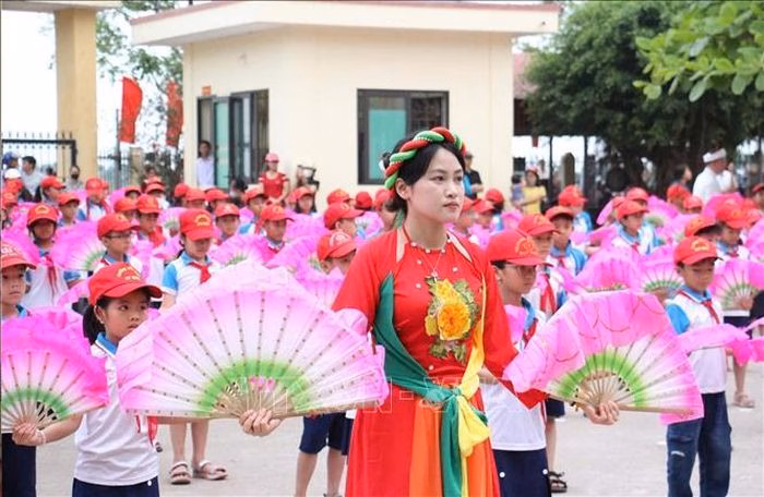 Việc đưa nghệ thuật truyền thống vào trường học giúp học sinh hình thành nhân cách và bồi đắp tình yêu quê hương.