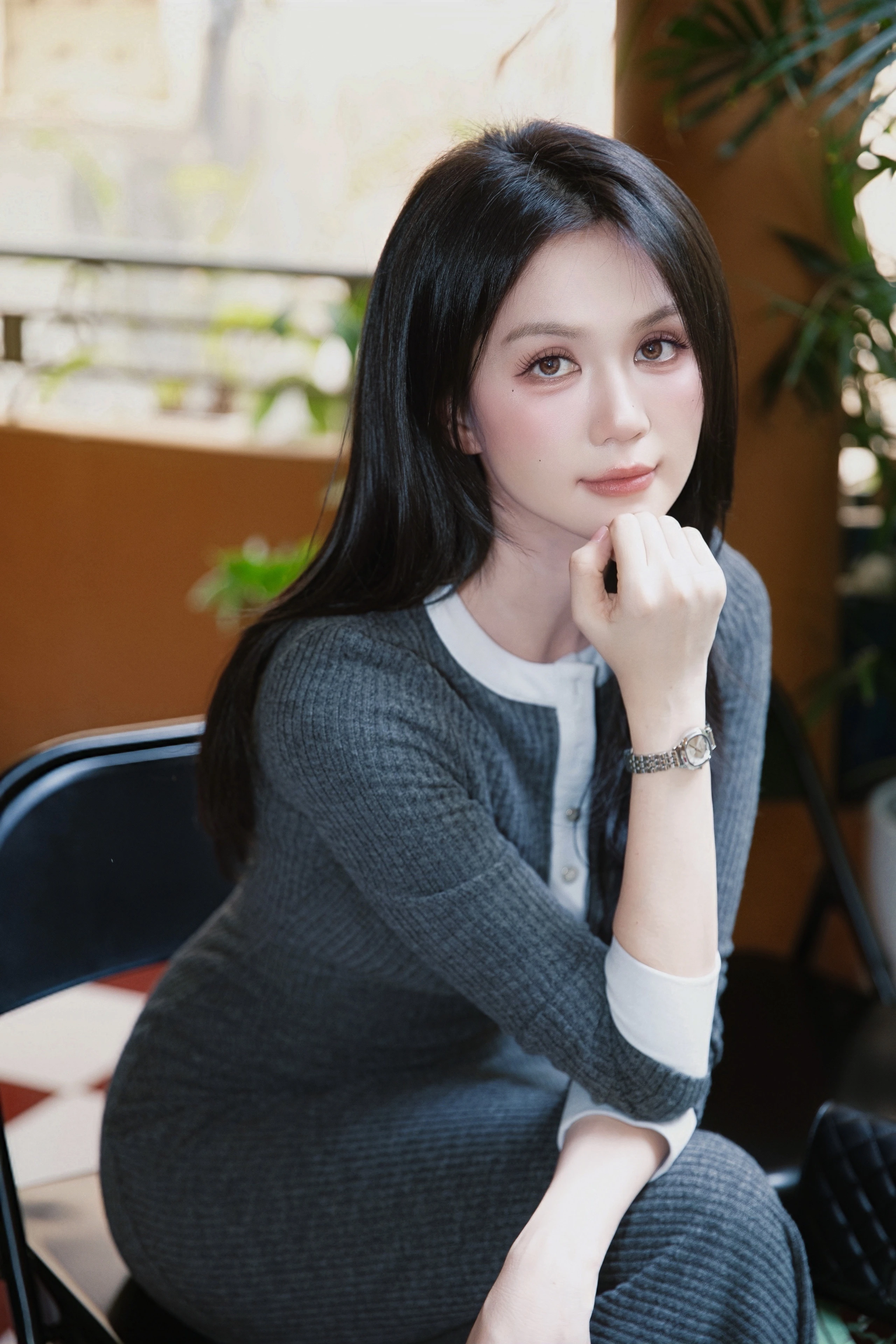 Nhan sắc Ngọc Trinh ở tuổi 37. Ảnh: MK NGUYỄN
