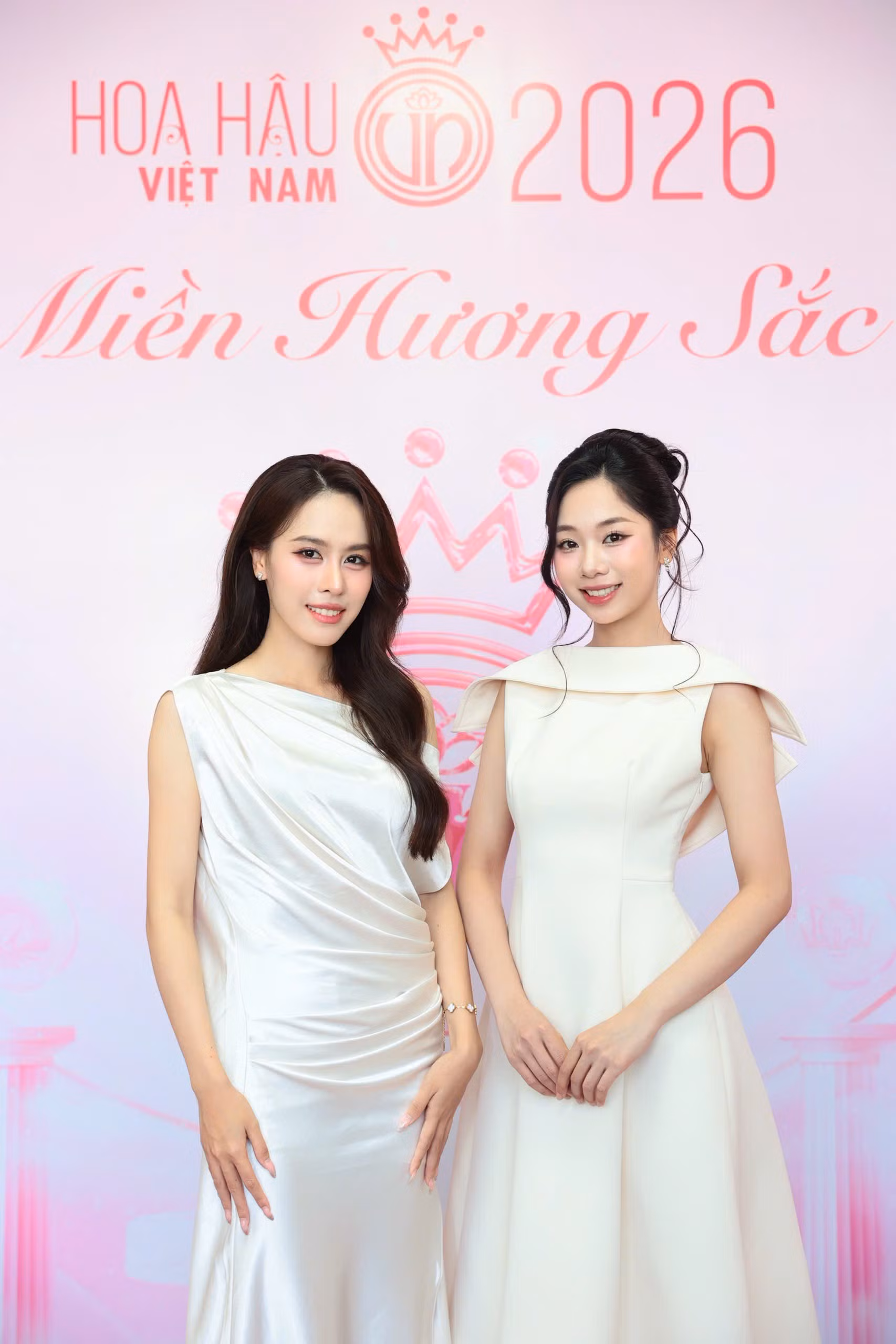 Vẻ đẹp cuốn hút của Á hậu Ngọc Hằng trên thảm đỏ sự kiện tuyển sinh