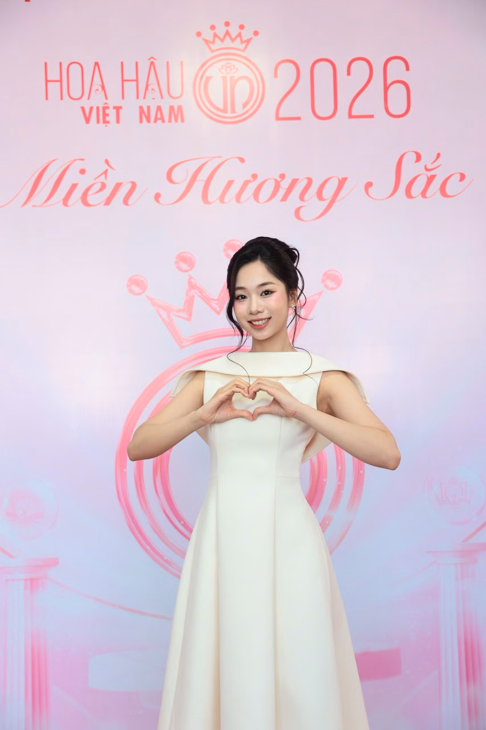 Vẻ đẹp trí tuệ của Đại sứ Du lịch Phạm Thùy Dương