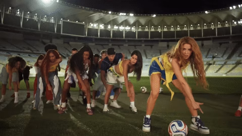 Vũ đạo đặc trưng của Shakira trong ca khúc chủ đề "Dai Dai".